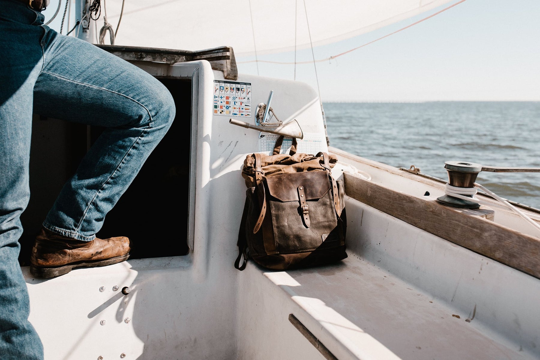 13 Best Leather Traveling Bags On A Budget (Affordable)